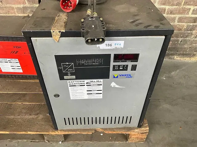 Varta multi lader 24v 125a 380v - afbeelding 1 van  4