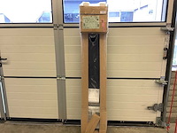 Vasco - niva bath acc 1820 - vasco niva bath kapstok met 3 leggers ral9005 - afbeelding 2 van  4