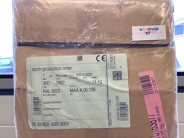 Vasco - niva bath acc 1820 - vasco niva bath kapstok met 3 leggers ral9005 - afbeelding 3 van  4