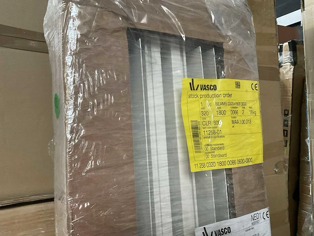 Vasco beams designradiator 1800x320mm 1273w - afbeelding 2 van  3