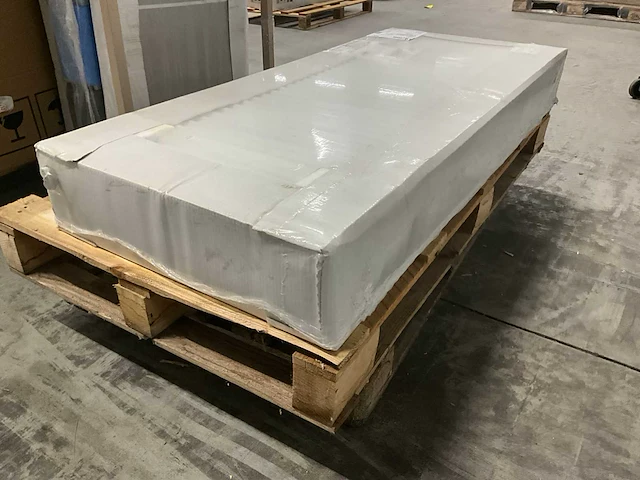 Vasco flatline paneelradiator vlak 3258w - afbeelding 1 van  4