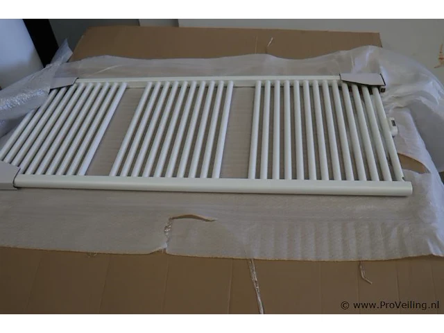 Vasco handdoekradiatoren - 5 stuks - nieuw in verpakking - afbeelding 1 van  7