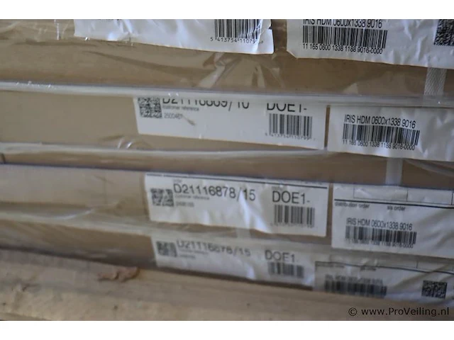 Vasco handdoekradiatoren - 5 stuks - nieuw in verpakking - afbeelding 7 van  7