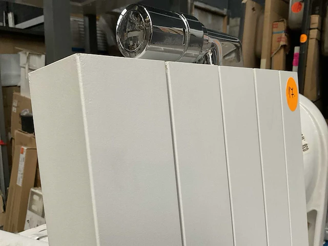 Vasco zaros designradiator 37x160 cm met handdoekbeugel en thermostaatknop - afbeelding 2 van  3