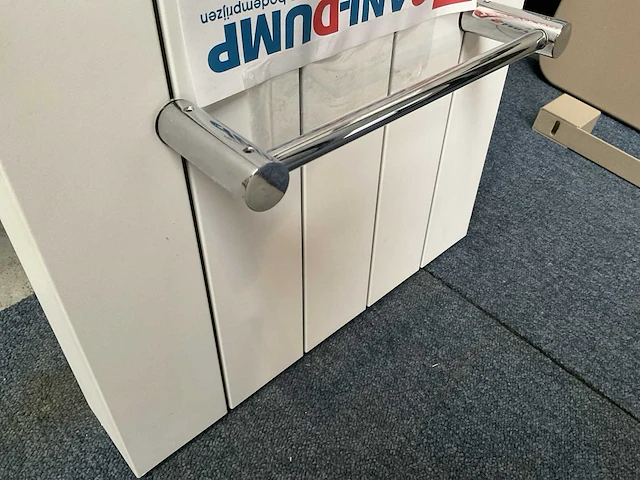 Vasco zaros designradiator 37x160 cm met handdoekbeugel en thermostaatknop - afbeelding 3 van  3