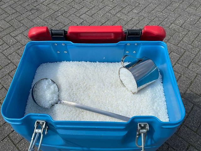 Vat lijmkorrels - afbeelding 4 van  5