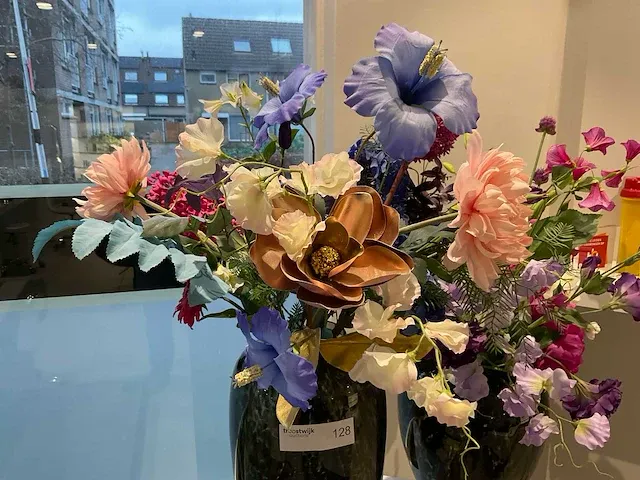 Vazen met deco bloemen - afbeelding 4 van  5