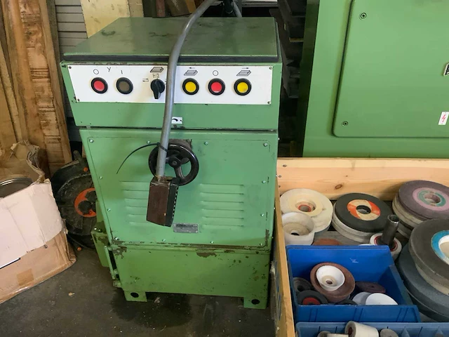 Veb gotha swu 250 i gereedschap slijpmachine - afbeelding 6 van  7
