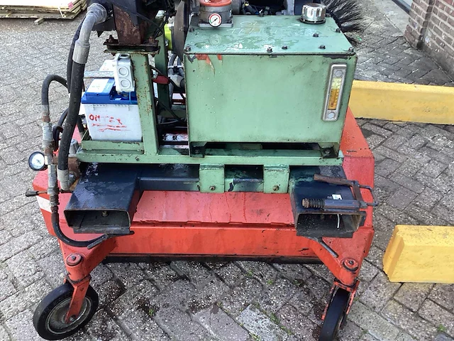 Veegmachine 05 ib 1200 sweeper lombardini - afbeelding 6 van  9