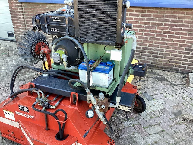 Veegmachine 05 ib 1200 sweeper lombardini - afbeelding 7 van  9