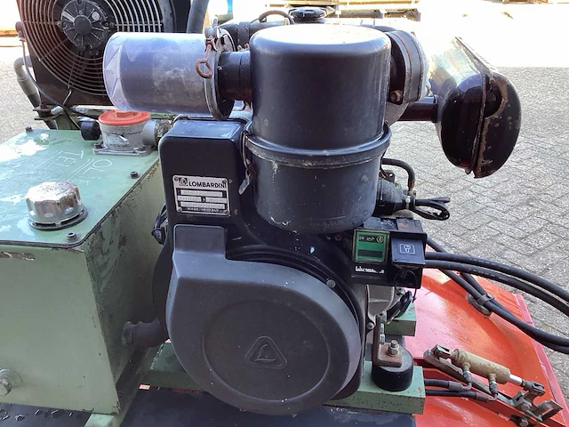 Veegmachine 05 ib 1200 sweeper lombardini - afbeelding 8 van  9
