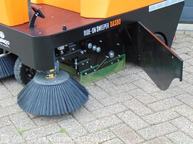 Veegmachine daewoo, das80, bouwjaar 2023 - afbeelding 8 van  17