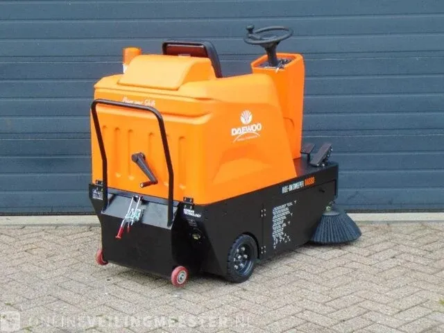 Veegmachine daewoo, das80, bouwjaar 2023 - afbeelding 11 van  17