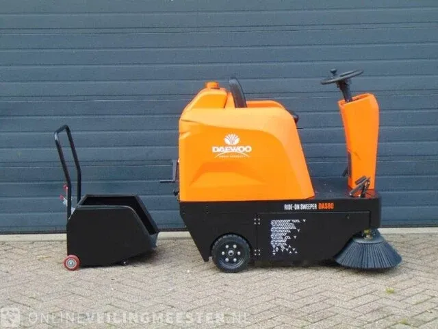 Veegmachine daewoo, das80, bouwjaar 2023 - afbeelding 12 van  17