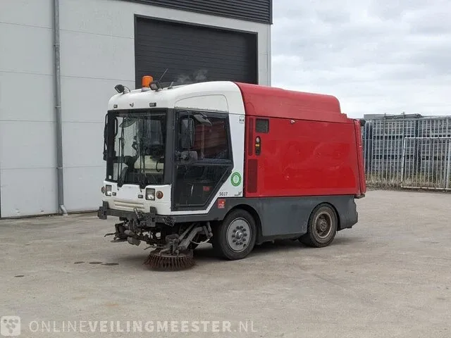 Veegmachine ravo, 4 series cng - afbeelding 1 van  24