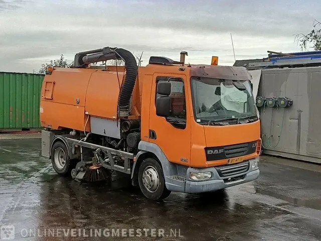 Veegmachine vrachtwagen daf, 2007 daf fa lf45g12 + johnston vf501, bouwjaar 2007 - afbeelding 1 van  29