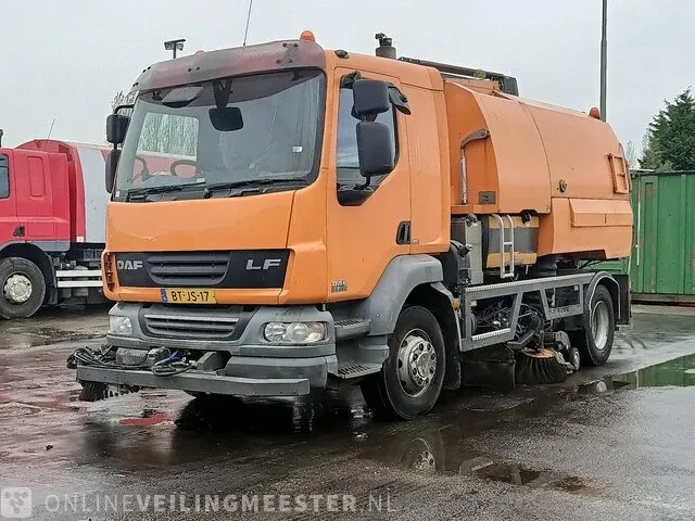 Veegmachine vrachtwagen daf, 2007 daf lf55 + johnston vs650, bouwjaar 2007 - afbeelding 23 van  32
