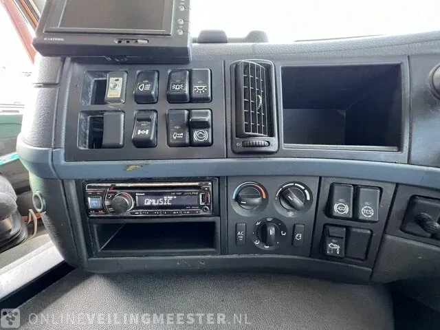 Veegmachine vrachtwagen volvo, fm9 4x2r met johnston beam vx800, bouwjaar 2006 - afbeelding 7 van  25
