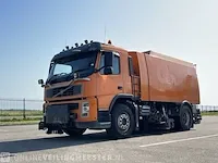 Veegmachine vrachtwagen volvo, fm9 4x2r met johnston beam vx800, bouwjaar 2006