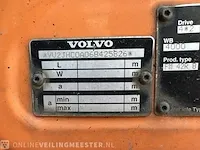 Veegmachine vrachtwagen volvo, fm9 4x2r met johnston beam vx800, bouwjaar 2006 - afbeelding 15 van  25
