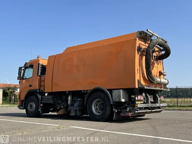 Veegmachine vrachtwagen volvo, fm9 4x2r met johnston beam vx800, bouwjaar 2006 - afbeelding 20 van  25