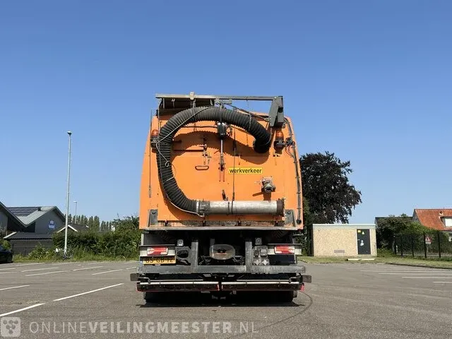 Veegmachine vrachtwagen volvo, fm9 4x2r met johnston beam vx800, bouwjaar 2006 - afbeelding 21 van  25