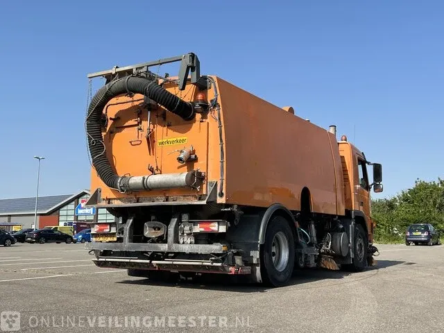 Veegmachine vrachtwagen volvo, fm9 4x2r met johnston beam vx800, bouwjaar 2006 - afbeelding 22 van  25