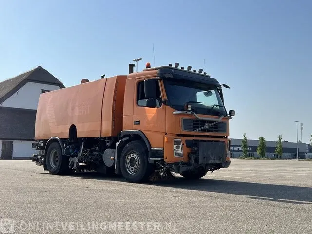 Veegmachine vrachtwagen volvo, fm9 4x2r met johnston beam vx800, bouwjaar 2006 - afbeelding 24 van  25
