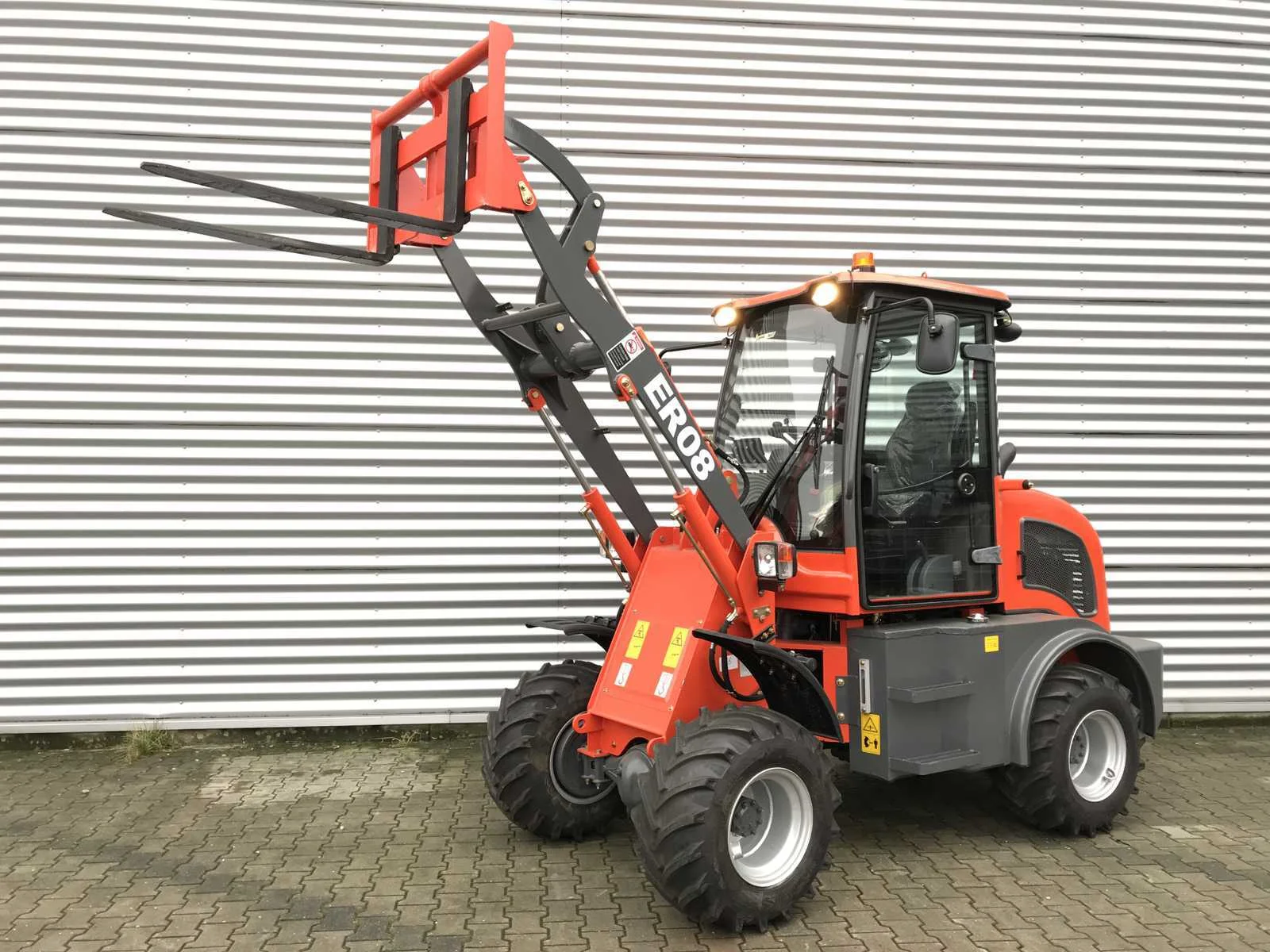 Veegmachines, grondverzetmachines, units en zakelijke goederen