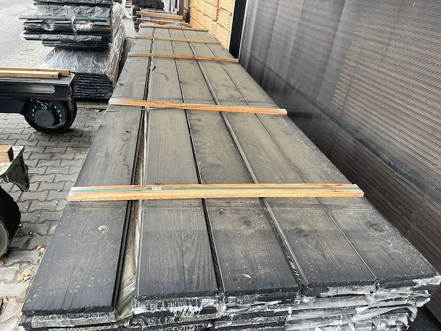 Veer en groef zwart gecoat 5000x185x18mm (140x) - afbeelding 1 van  3