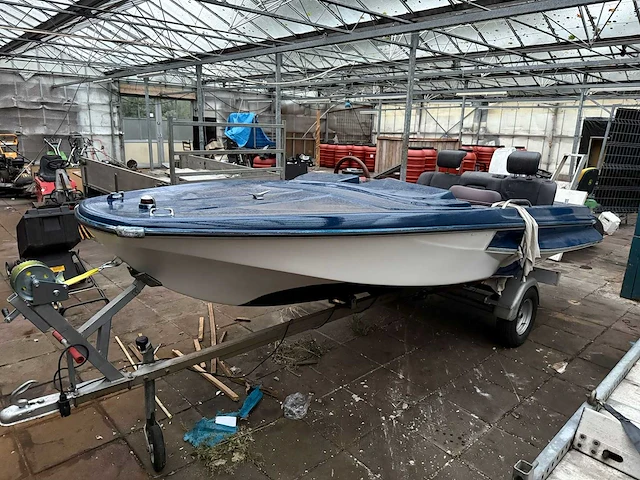 Vega 410 speedboot met 35pk evinrude motor + trailer - afbeelding 1 van  13