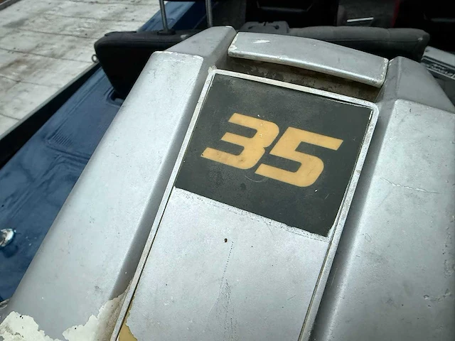 Vega 410 speedboot met 35pk evinrude motor + trailer - afbeelding 10 van  13