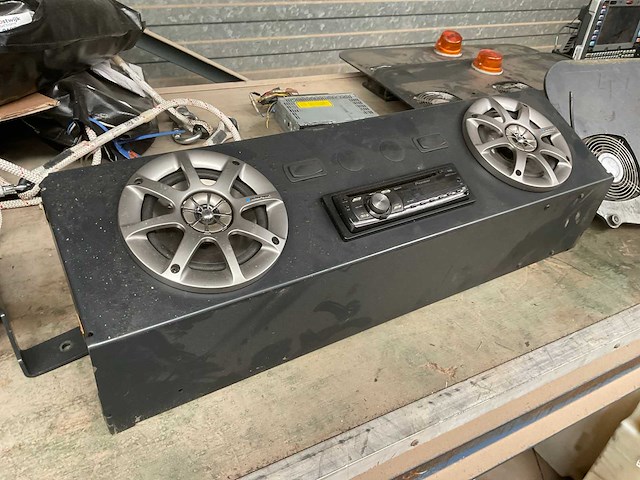 Vehicle dashboard audio systeem - afbeelding 1 van  6