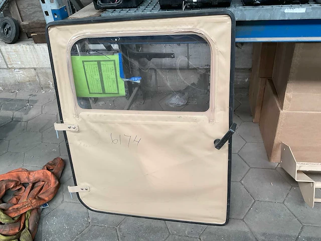 Vehicular door - afbeelding 1 van  3