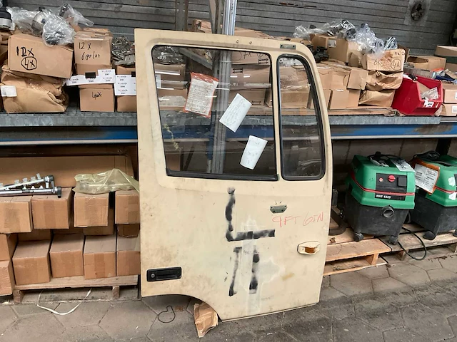 Vehicular door - afbeelding 1 van  5