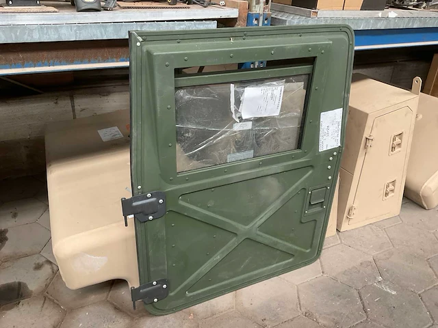 Vehicular door - afbeelding 1 van  5