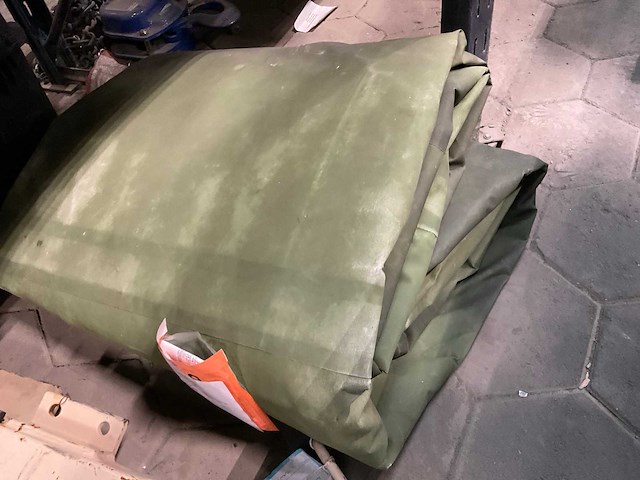 Vehicular fitted cover - afbeelding 1 van  4