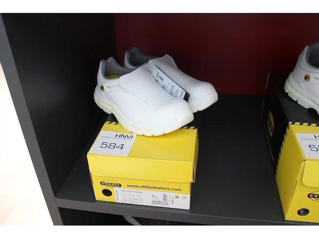 Veiligheid-werkschoen utility diadora maat 36. - afbeelding 1 van  3