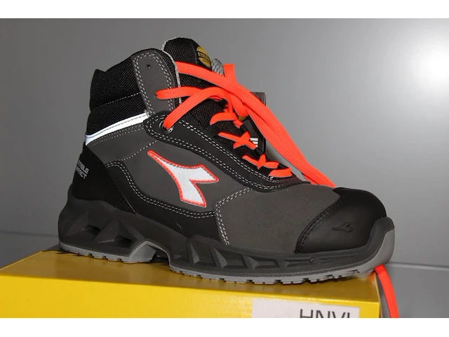 Veiligheid-werkschoen utility diadora maat 40. - afbeelding 2 van  3