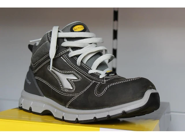 Veiligheid-werkschoen utility diadora maat 40. - afbeelding 2 van  3