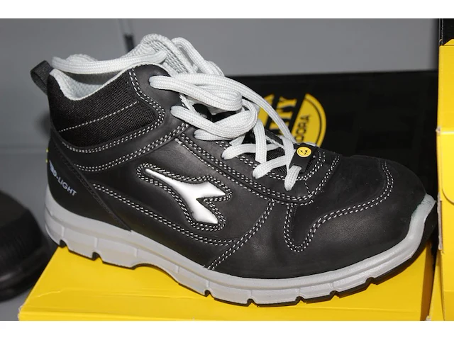 Veiligheid-werkschoen utility diadora maat 40. - afbeelding 1 van  2
