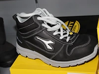 Veiligheid-werkschoen utility diadora maat 40. - afbeelding 1 van  2