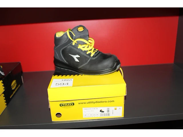 Veiligheid-werkschoen utility diadora maat 40. - afbeelding 1 van  3