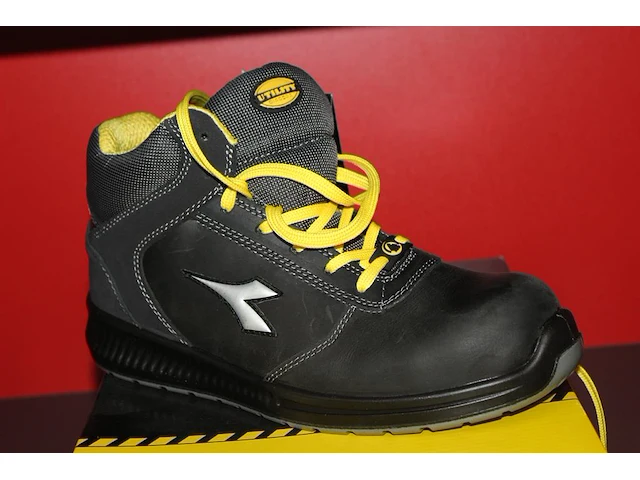 Veiligheid-werkschoen utility diadora maat 40. - afbeelding 2 van  3