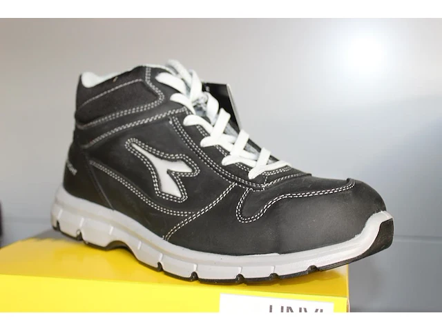 Veiligheid-werkschoen utility diadora maat 41. - afbeelding 1 van  2