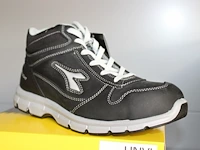 Veiligheid-werkschoen utility diadora maat 41. - afbeelding 1 van  2