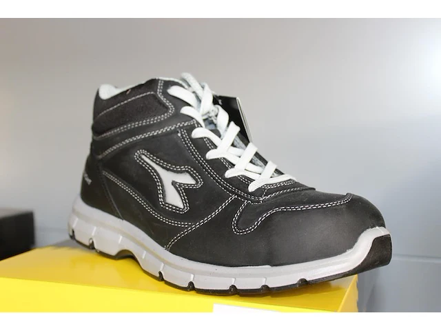 Veiligheid-werkschoen utility diadora maat 41. - afbeelding 1 van  2