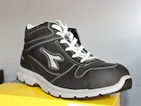 Veiligheid-werkschoen utility diadora maat 41. - afbeelding 1 van  2