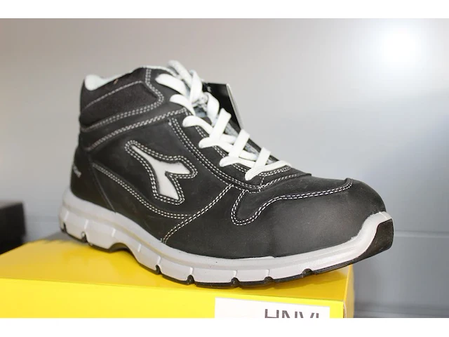Veiligheid-werkschoen utility diadora maat 41. - afbeelding 1 van  2
