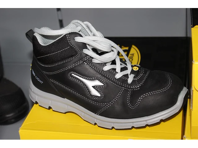 Veiligheid-werkschoen utility diadora maat 41. - afbeelding 1 van  2